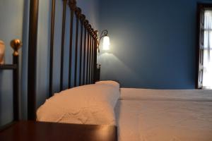 Cama o camas de una habitación en Casas Rurales Las Corradas