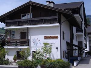 Tòa nhà nơi căn hộ tọa lạc