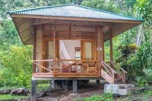 Ein Garten an der Unterkunft Bunaken Divers Sea Breeze Resort