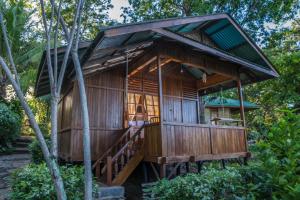 Ein Garten an der Unterkunft Bunaken Divers Sea Breeze Resort