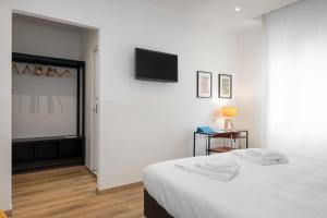 Postel nebo postele na pokoji v ubytování ParcoSantaTeresa Suites LOC-02279