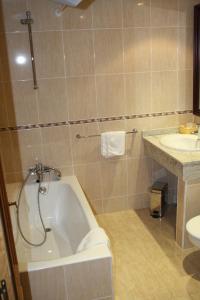 Bathroom sa Hotel Mar de Aragón