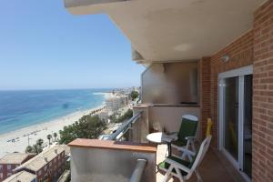 a balcony with a view of the beach at MB, Mareta Blava, piscina y vistas in Era de Soler