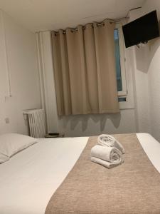 Postel nebo postele na pokoji v ubytování Hotel de Bretagne