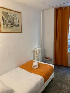 Postel nebo postele na pokoji v ubytování Hotel de Bretagne