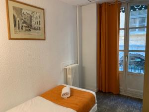 Postel nebo postele na pokoji v ubytování Hotel de Bretagne