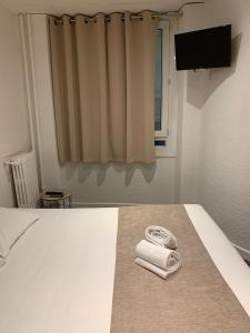 Postel nebo postele na pokoji v ubytování Hotel de Bretagne