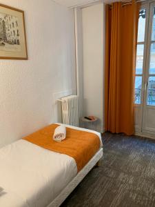 Postel nebo postele na pokoji v ubytování Hotel de Bretagne