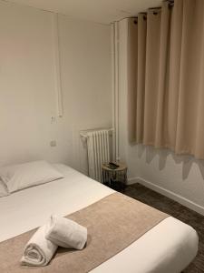 Postel nebo postele na pokoji v ubytování Hotel de Bretagne