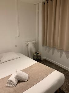 Postel nebo postele na pokoji v ubytování Hotel de Bretagne