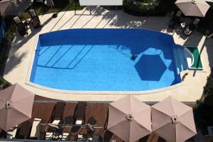 Uma vista da piscina em Rooms Villa Oasiss ou nos arredores