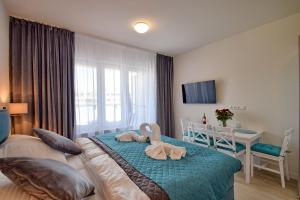 Posteľ alebo postele v izbe v ubytovaní Apartamenty Onyx SeaView by Rent like home