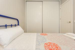 Łóżko lub łóżka w pokoju w obiekcie ALTAMAR Sunny Home by Cadiz4Rentals