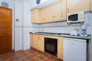 Kuchnia lub aneks kuchenny w obiekcie CH Vista Alegre Rocio del Mar