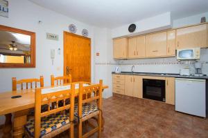 Kuchnia lub aneks kuchenny w obiekcie CH Vista Alegre Rocio del Mar