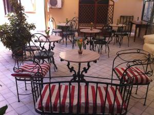 Restorāns vai citas vietas, kur ieturēt maltīti, naktsmītnē B&B Sansevero Naples