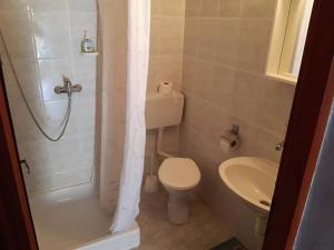 Koupelna v ubytování Apartmani Katica