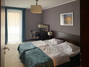 Łóżko lub łóżka w pokoju w obiekcie Apartament Tit Aquarius Spa