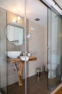 A bathroom at Kalamata Art Rooms