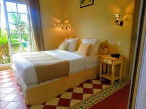 Postel nebo postele na pokoji v ubytování Hotel Le Cilaos