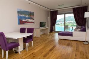TV a/nebo společenská místnost v ubytování Hotel Ponta Nova