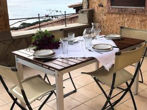 a table with plates and glasses on top of it at Casa Porto Corallo in Villaputzu