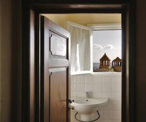 Koupelna v ubytování Medieval Palazzo Becci + 22 fotografií