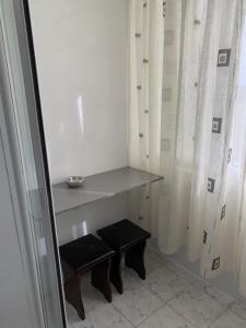 a small room with a table and two benches at Apartament Port Turistic Mangalia in Mangalia +8 photos