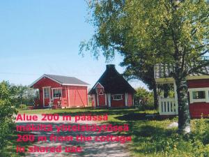 KinnulaにあるHoliday Home Mäntyranta by Interhomeの赤い家