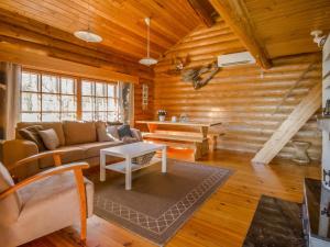 Posezení v ubytování Holiday Home Kaaposniemi by Interhome