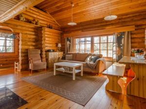 Posezení v ubytování Holiday Home Kaaposniemi by Interhome