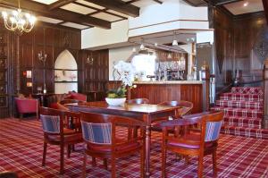 Lounge nebo bar v ubytování Lyons Woodlands Hall
