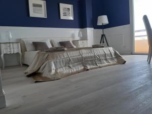 Ένα ή περισσότερα κρεβάτια σε δωμάτιο στο CostaDoSol Suite apt A