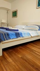 Cama o camas de una habitación en Apartments Rogočana