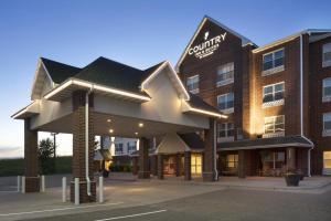 een weergave van de buitenkant van een hotel bij Country Inn & Suites by Radisson, Shoreview, MN in Mounds View