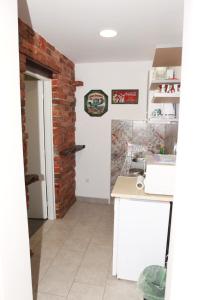 Kuchyňa alebo kuchynka v ubytovaní Apartman Kupa