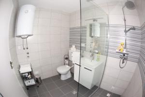 Kúpeľňa v ubytovaní Apartman Kupa
