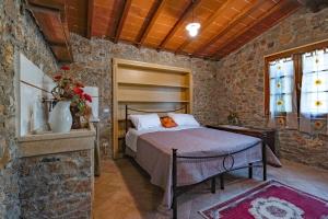 A bed or beds in a room at Fattoria Ceragioli