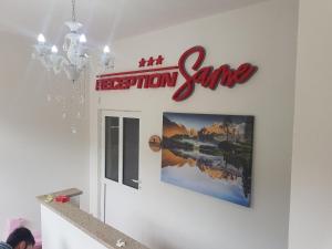 Vstupní hala nebo recepce v ubytování PROKLETIJE HOTELL Same