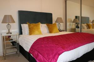 Uma cama ou camas num quarto em Inch View Lodge