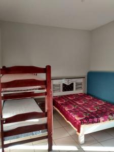 a bedroom with two bunk beds and a bed at Linda vista em são josé da barra in Elisiário Lemos
