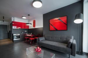 A kitchen or kitchenette at PR1MO Apartmanok