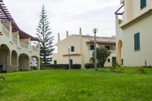 a courtyard of a house with green grass at vilamaria apartment in Porches