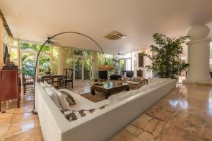 a large living room with a large white couch at Casa Harb Hotel Boutique in San Andrés