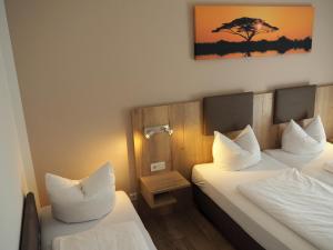 Postel nebo postele na pokoji v ubytování Gasthof Hotel Esterer