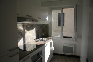 Η κουζίνα ή μικρή κουζίνα στο LE HARAS +11 φωτογραφίες