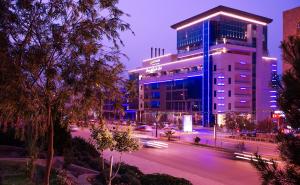 a building with blue lights on a city street at night at Copthorne Hotel Baranan in As Sulaymānīyah