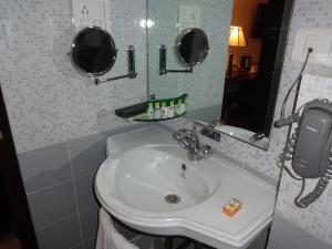 Koupelna v ubytování Capitol Residency