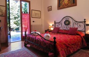 Letto o letti in una camera di Villa Sant’Uberto Country Inn