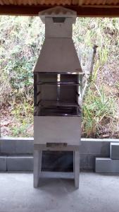 Gril dostupný pro hosty v chaty